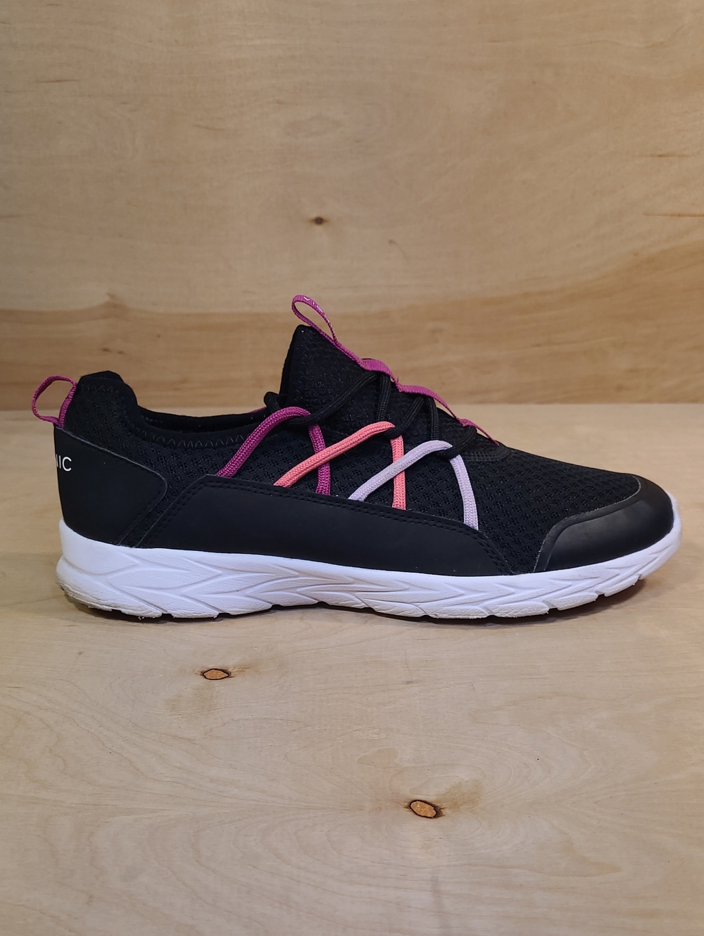 Vionic Zeliya Women's Sneaker in black and pink Size 9 Womens